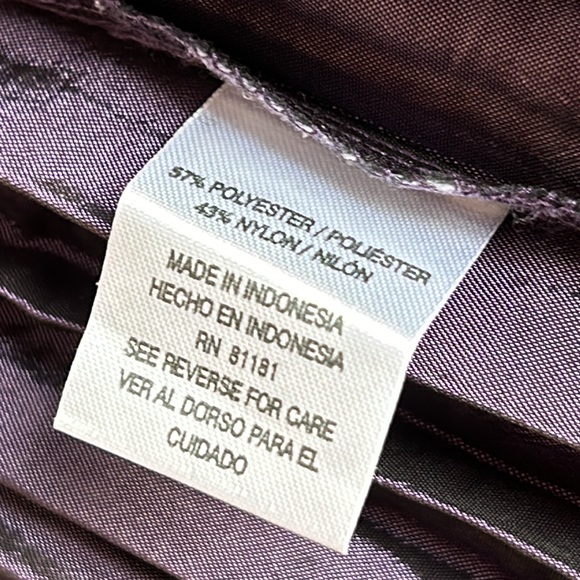 Agora purple pleated blouse. Missing one button. Size Large. - Picture 5 of 7